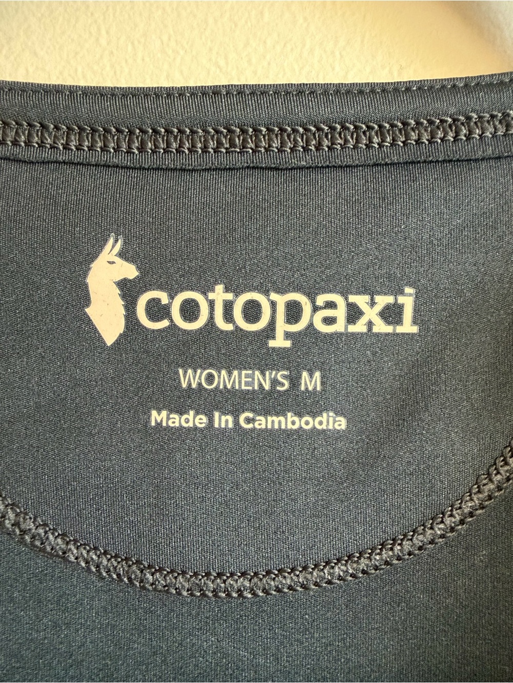 Women’s Cotopaxi Workout Tank Size Medium - Picture 3 of 3